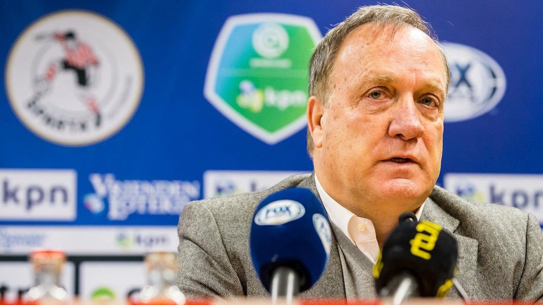 Dick Advocaat bij zijn presentatie als trainer van Sparta.