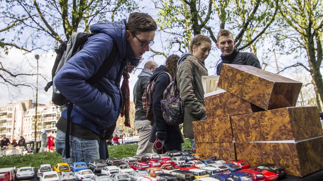 De vrijmarkt in Groningen vindt dit jaar niet plaats aan de singels maar in het Noorderplantsoen.