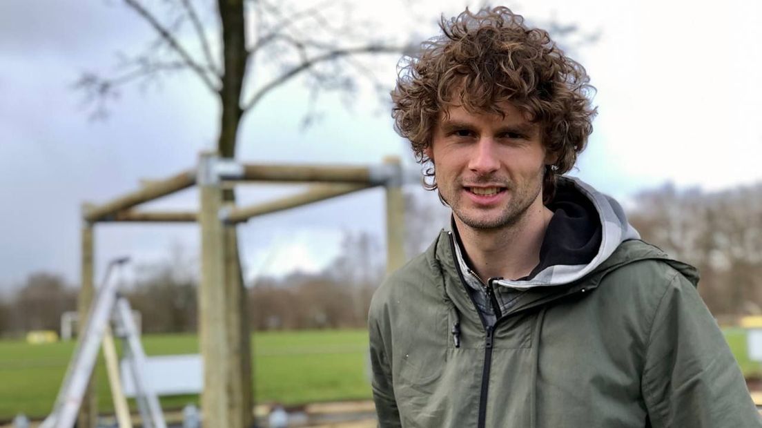 Henk Koster bij de permanente survivalbaan