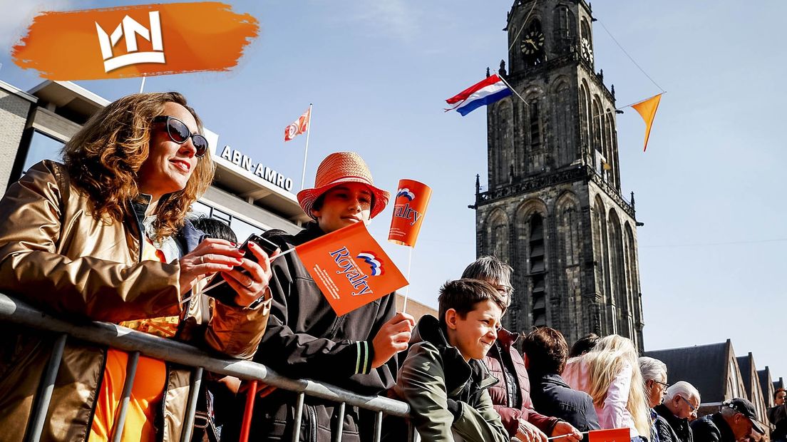 Veel mensen namen vrijdag een kijkje langs de route van de koninklijke familie in Groningen.