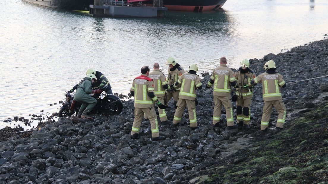 Motorrijder (34) zwaargewond bij val in Nieuwdorp