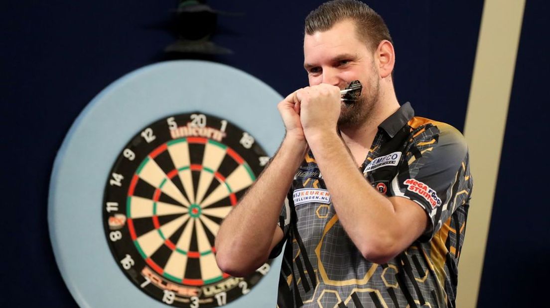 Martijn Kleermaker is blij na zijn overwinning op Joe Cullen.