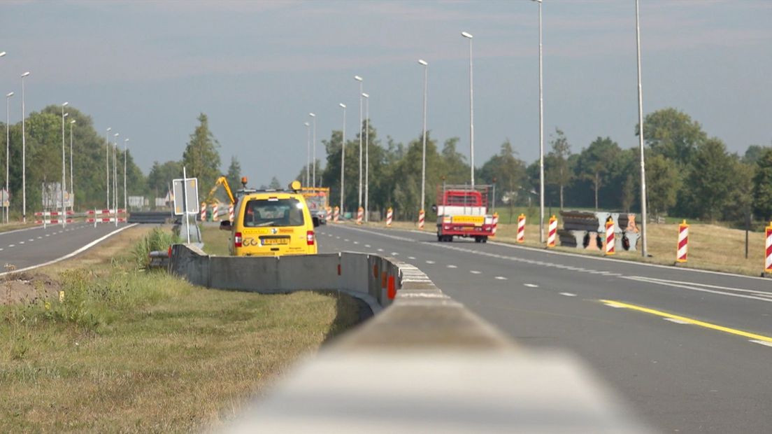 Strepen op Sintrale As laten los, dus is de autoweg vandaag drie uren dicht - Omrop Fryslan