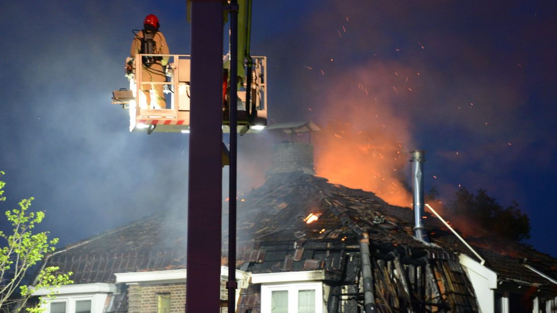 Woningbrand Paterswolde na drie uur geblust - RTV Drenthe