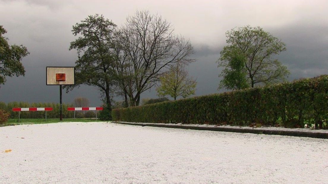 Wit door hagelbui in Goor