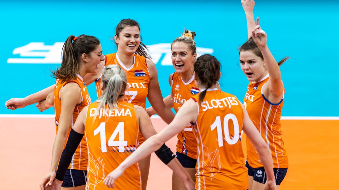 De Nederlandse volleybalsters hebben zich geplaatst voor de halve finales (Rechten: ANP)