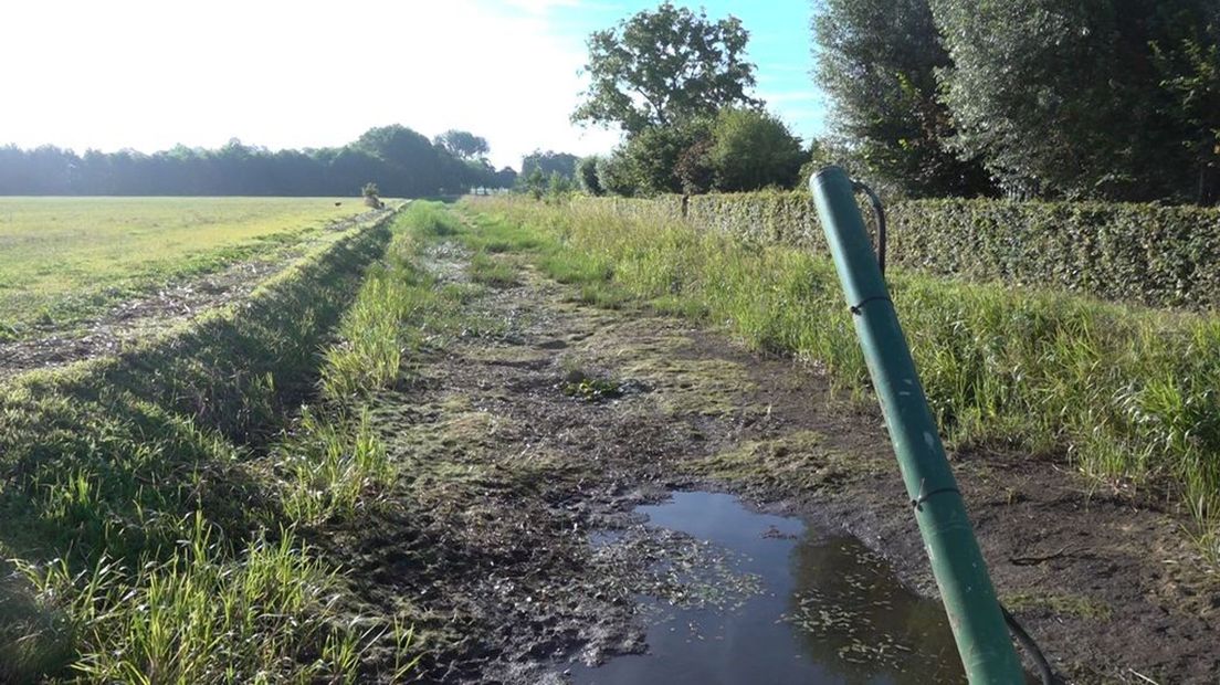 De Veengoot ter hoogte van Harreveld is bijna helemaal drooggevallen