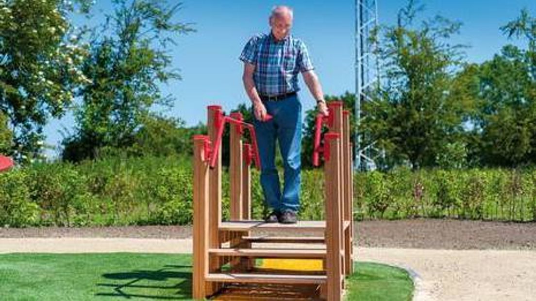 De tuin bij woonzorgcentrum Moerzicht in Yerseke krijgt ook bankjes en beweegtoestellen