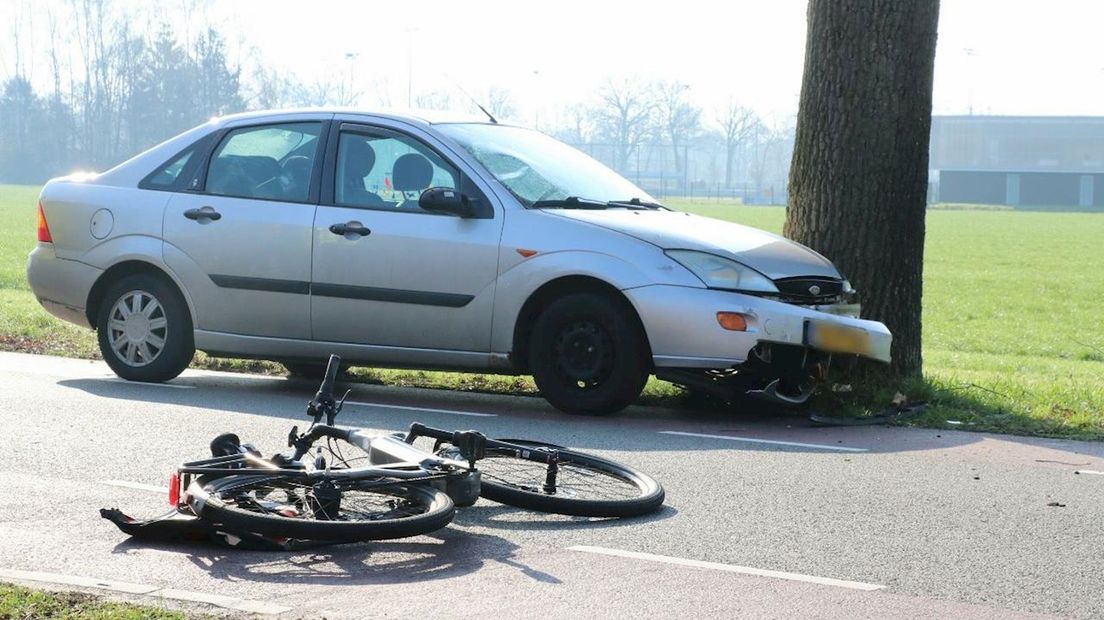 Fietser gewond na botsing in Usselo