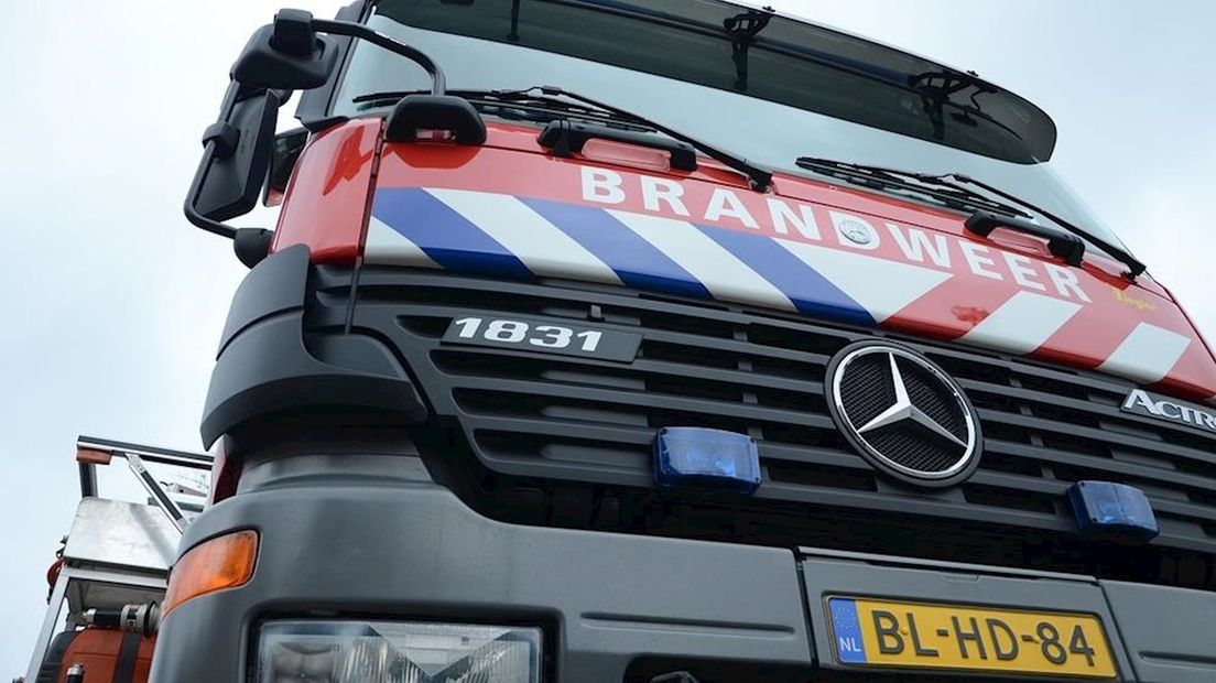 Brandweer blust woningbrand in Hengelo