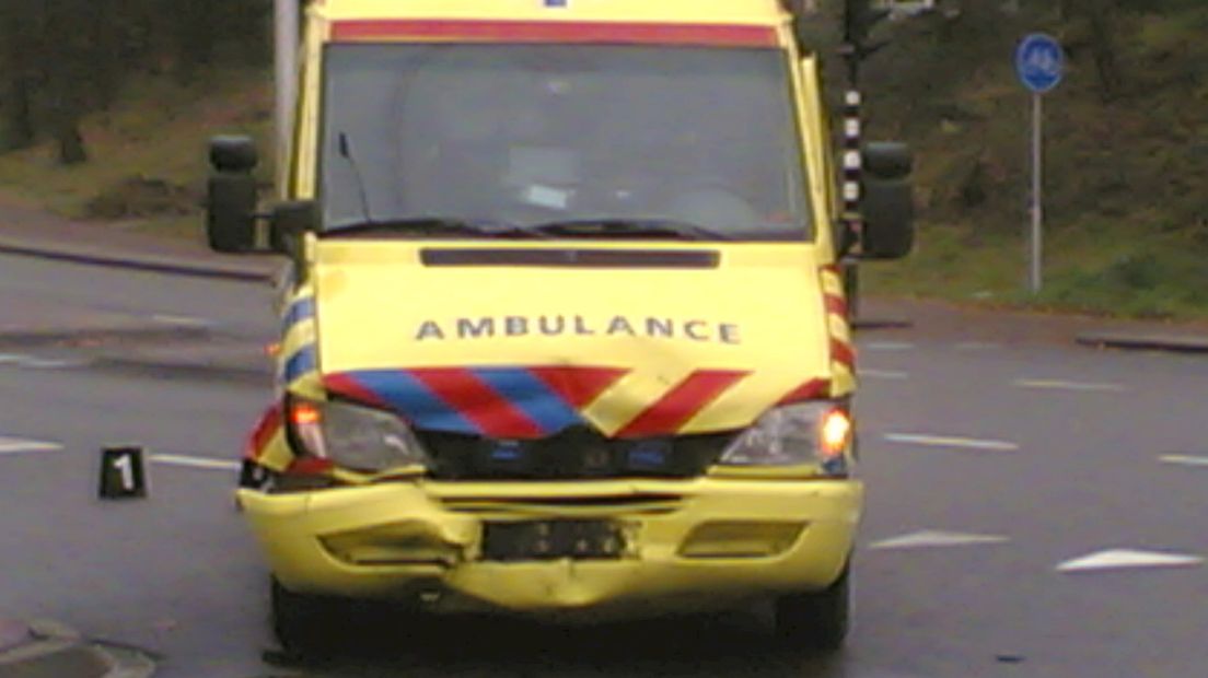 Ambulance aangereden in Enschede