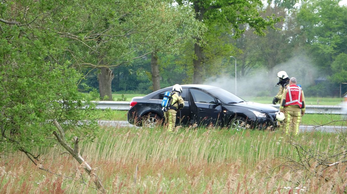 Auto vliegt in brand op snelweg RTV Drenthe