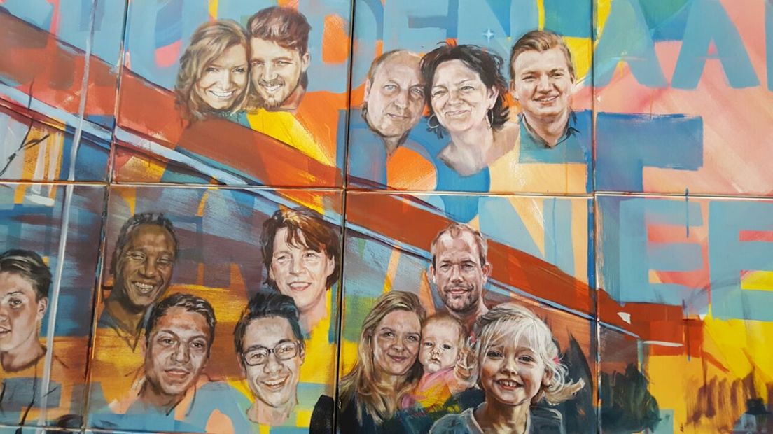 Honderd bewoners van de De Genestetstraat in Zwolle op groot schilderij