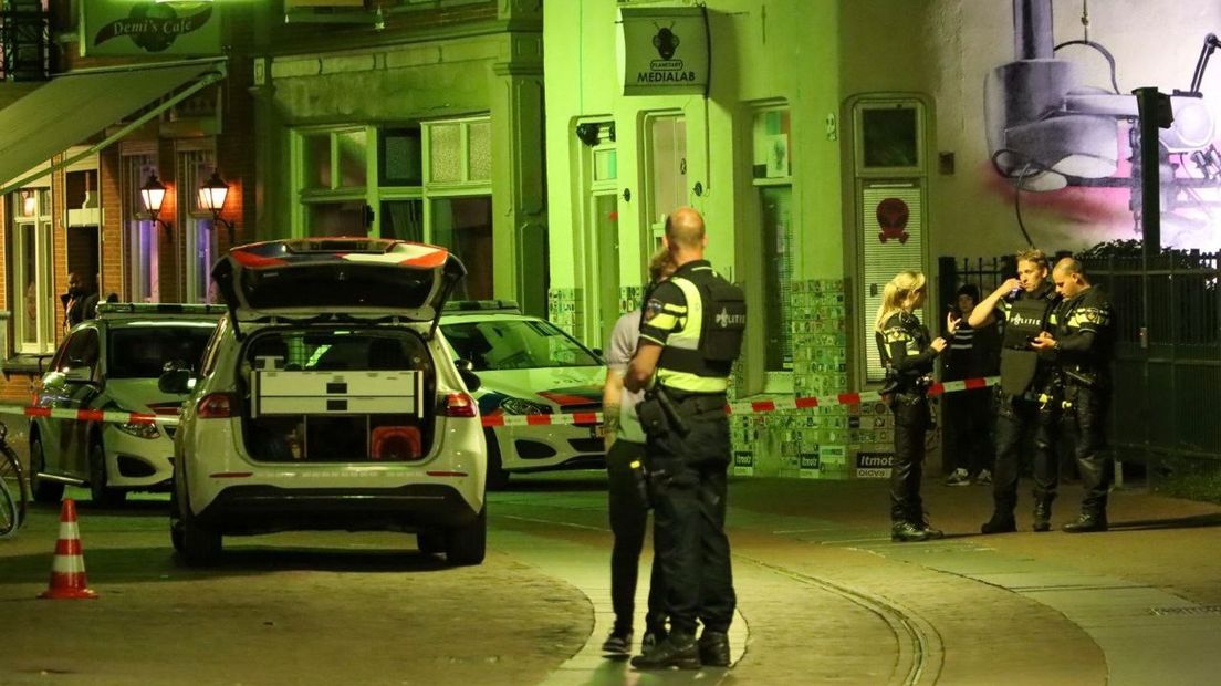 Politie doet onderzoek na een schietincident, gisteren, in het centrum van Enschede.