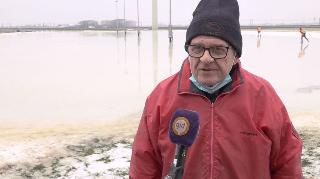 Henk Zomerdijk van IJsclub De Hoeken.