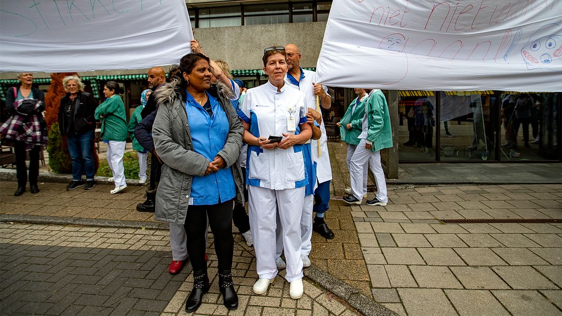 Medewerkers Slotervaartziekenhuis in actie tegen faillissement.