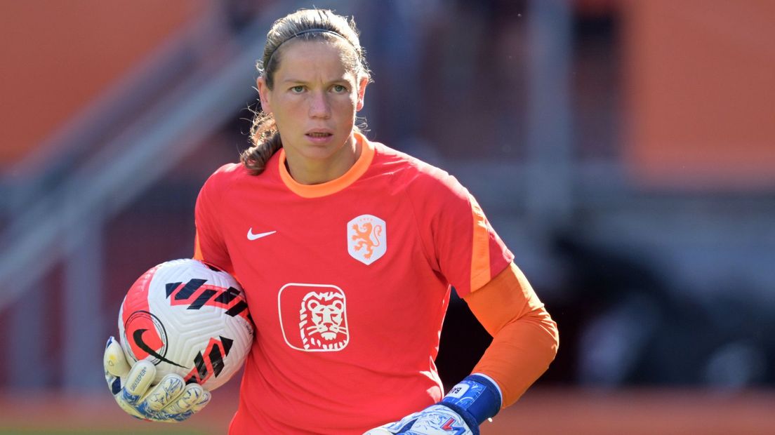 Barbara Lorsheyd keept voor zowel het Nederlands elftal als de vrouwen van ADO Den Haag