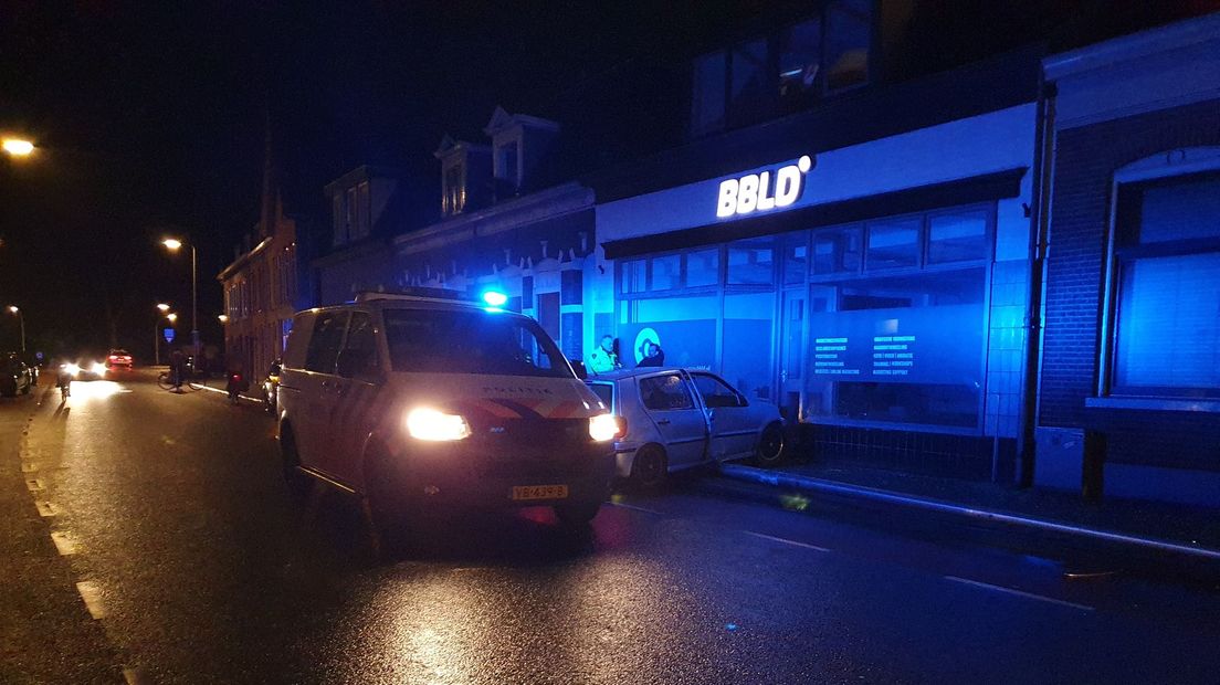 Verkeersconflict in Deventer eindigt met crash en aanhouding - RTV Oost