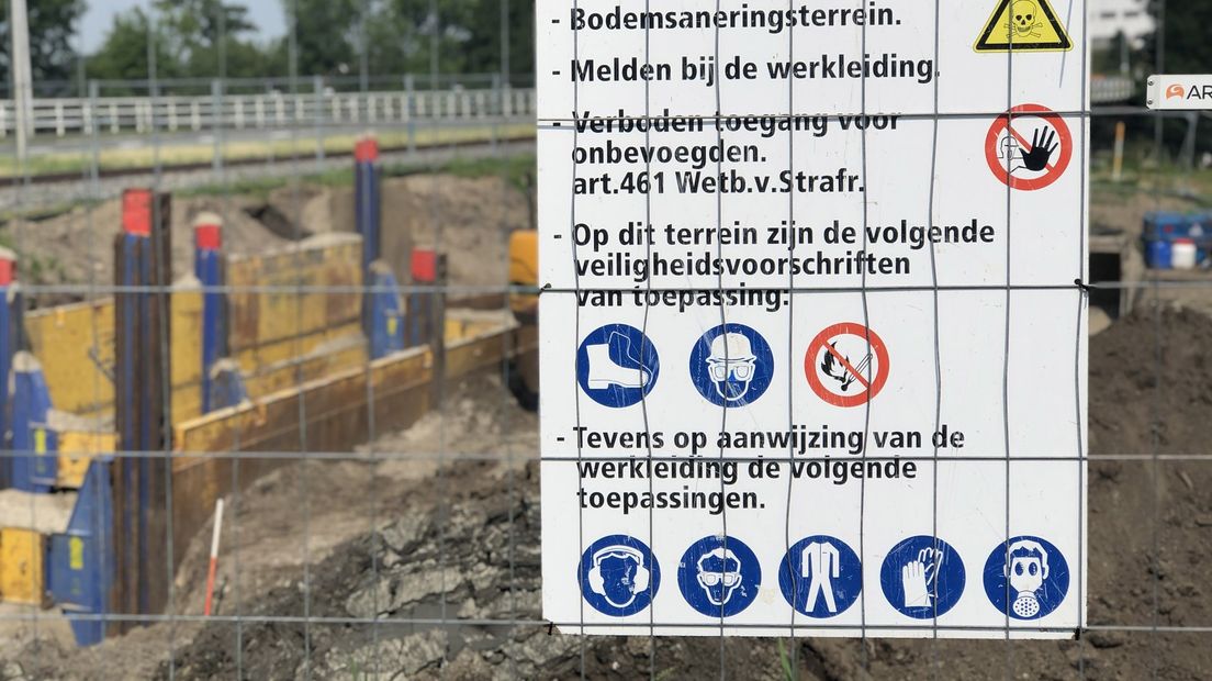 In Farmsum verwijdert de NAM de laatste resten aardgascondensaat.