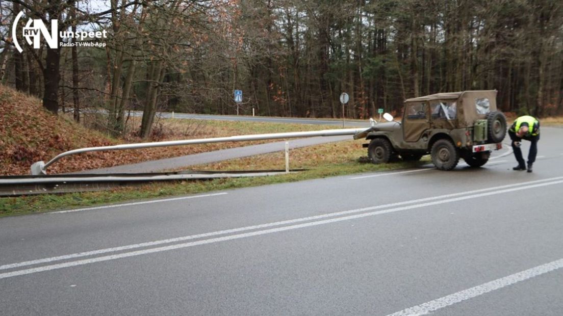 Lantaarnpaal omver door voorrangsfout