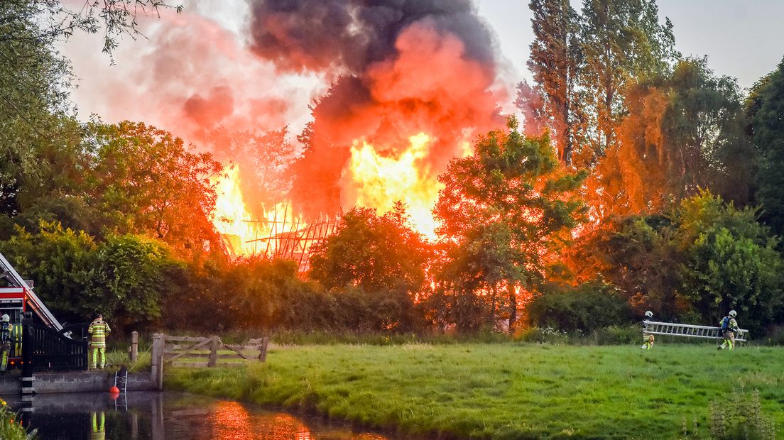 De boerderij brandde vorig jaar volledig uit.