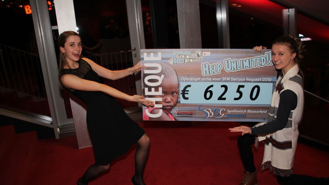 Het benefietconcert voor Serious Request heeft maar liefst 6250 euro opgeleverd. Volgens de 18-jarige organisator Marleen Gerritsen was het feest in schouwburg Amphion in Doetinchem 'onwijs genieten'.