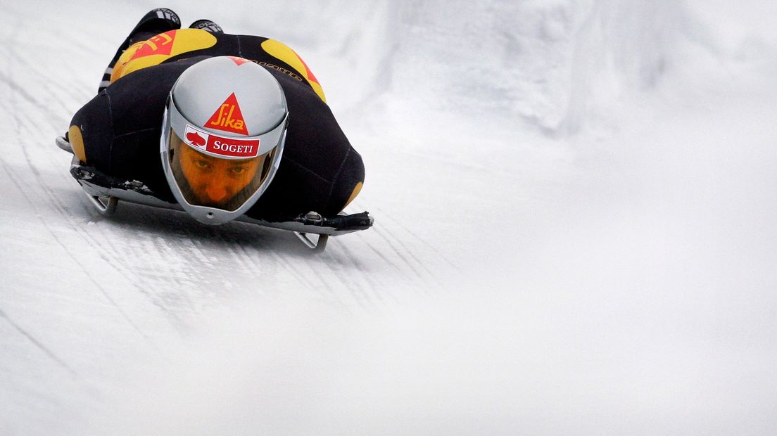 Peter van Wees in actie op de skeletonbaan in het Duitse Winterberg, in 2008