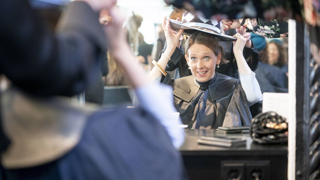 Stieneke van der Graaf wordt gestyled voor Prinsjesdag