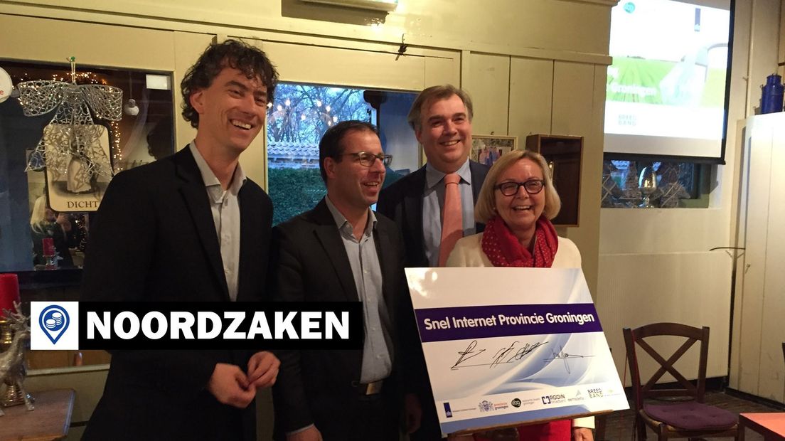 Brouns (tweede van links) bij de ondertekening van het contract mer Rodin