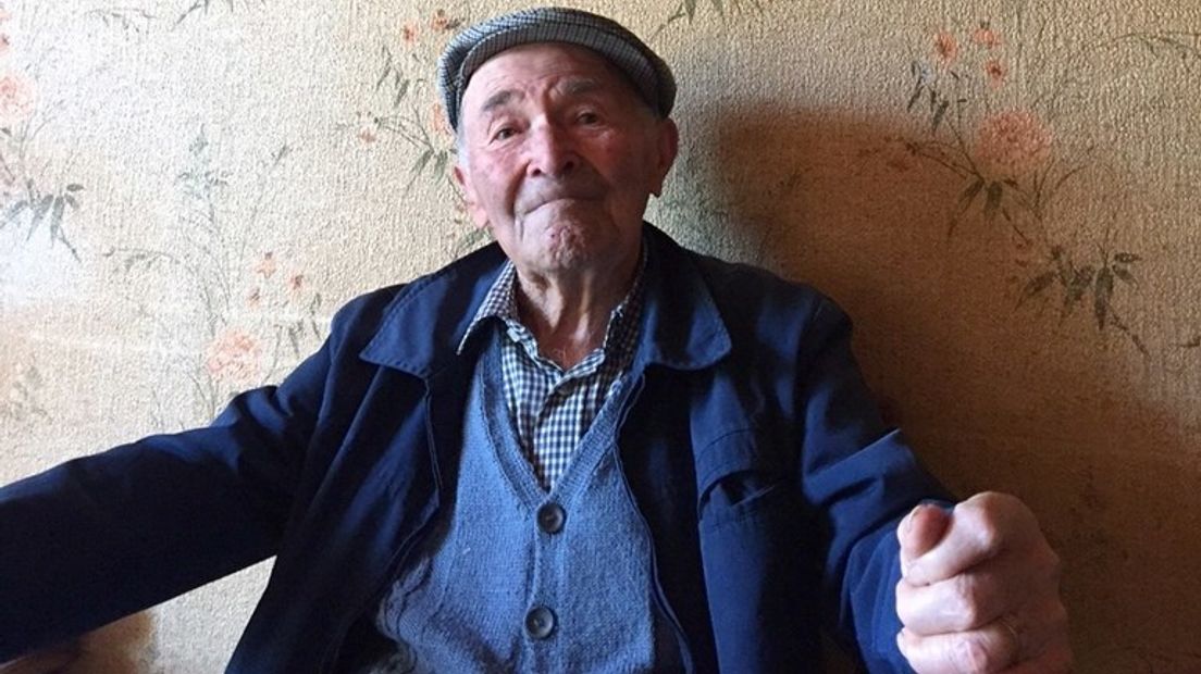 Franse veteraan krijgt Kapelse erepenning op zijn 102e verjaardag