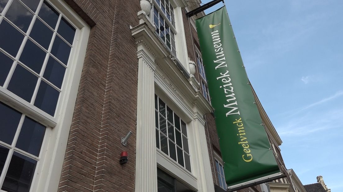 Vrijwilligers van het Geelvinck Muziek Museum in Zutphen zijn bang dat ze hun onderkomen gaan verliezen. Al ruim twee jaar heeft het museum een pand van de gemeente in bruikleen. De huurprijs die de gemeente daar per 1 juli voor vraagt, kan het museum niet betalen.