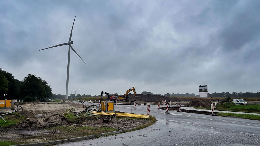 Op de Hulteweg moet een rotonde komen, die aansluit op de toekomstige, volledige Rondweg