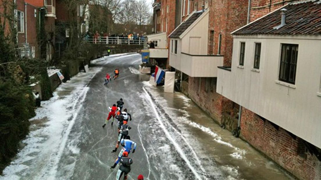 De marathon op natuurijs in Appingedam in 2012