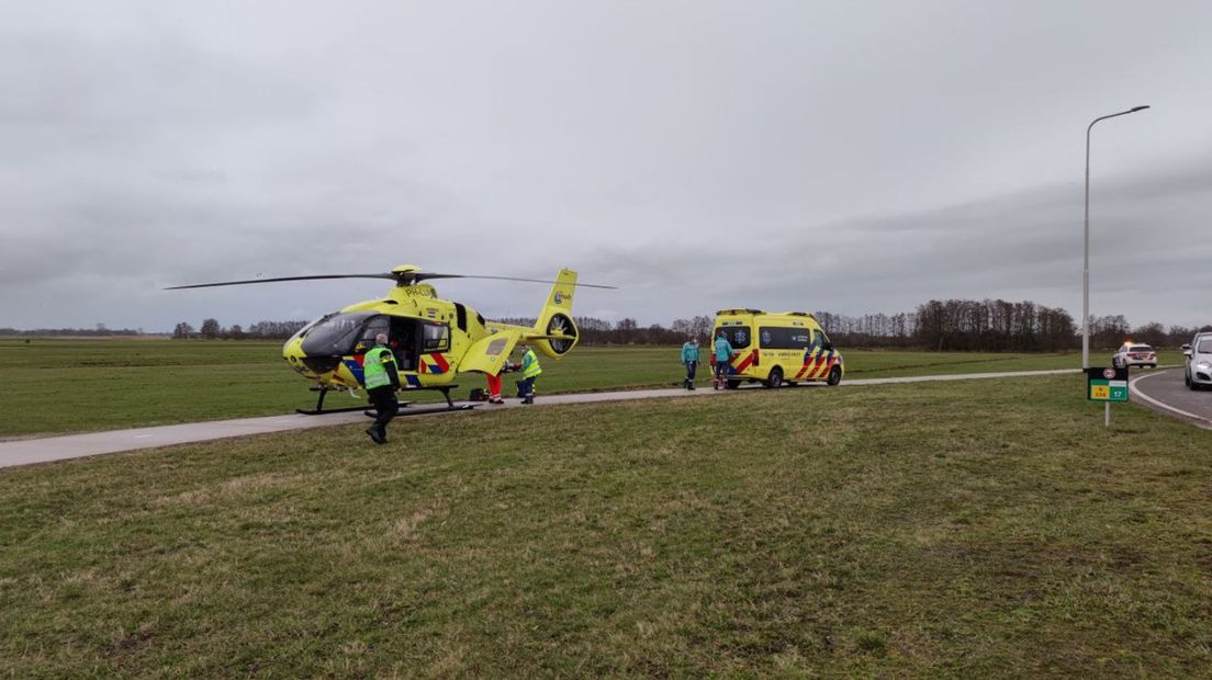 Traumahelikopter vervoert slachtoffer naar ziekenhuis
