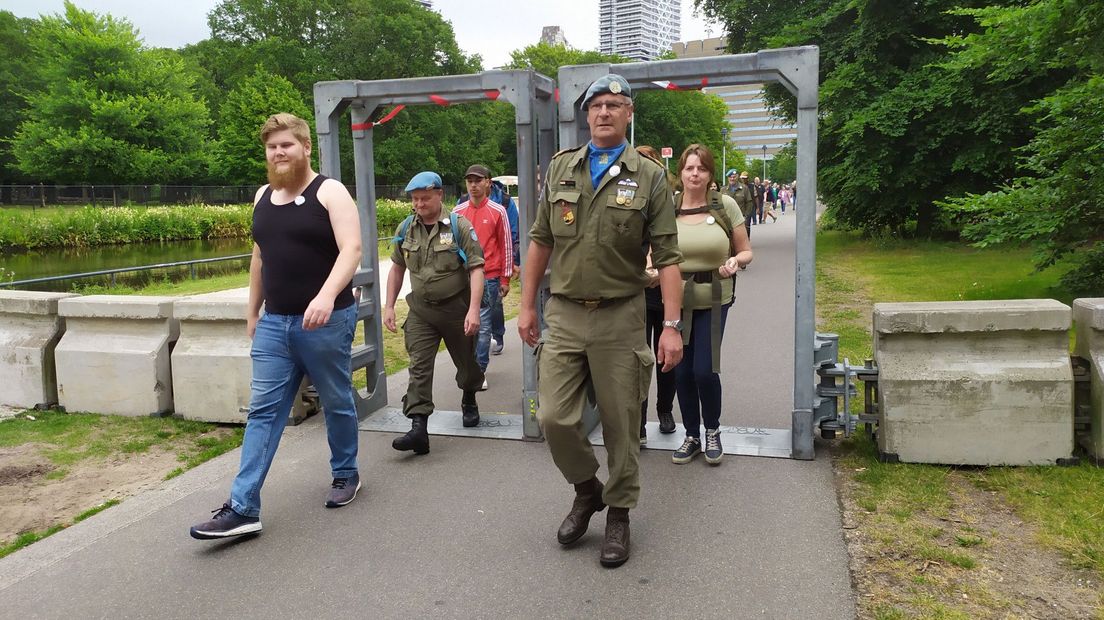 Mensen komen aan het op Malieveld