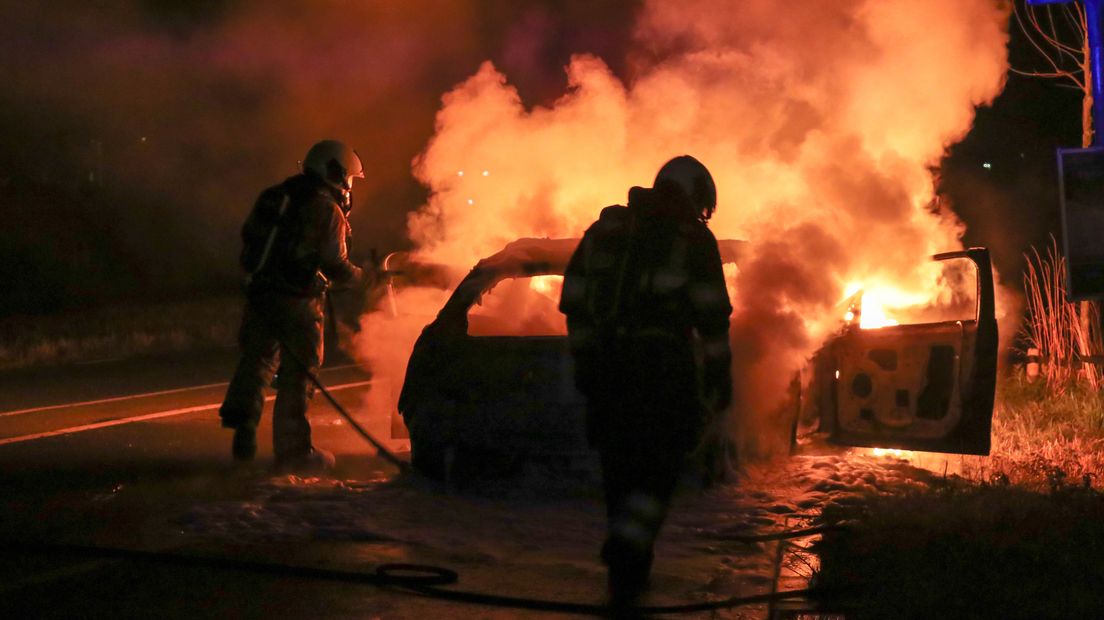De Fiat vloog in brand tijdens een autoritje.