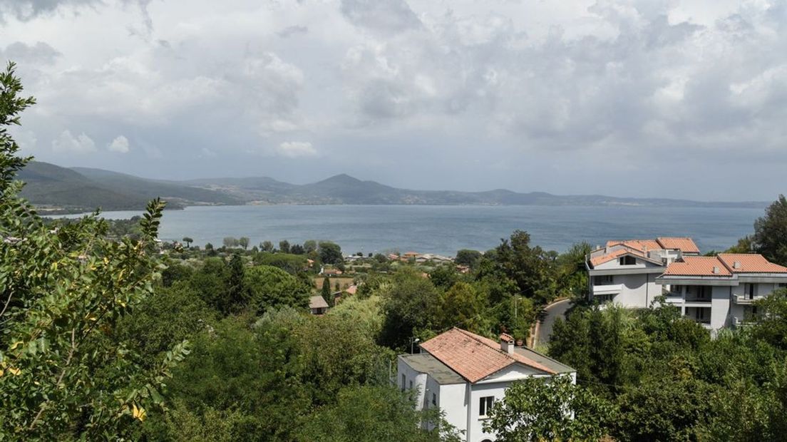 Het Meer van Bracciano in Italië.