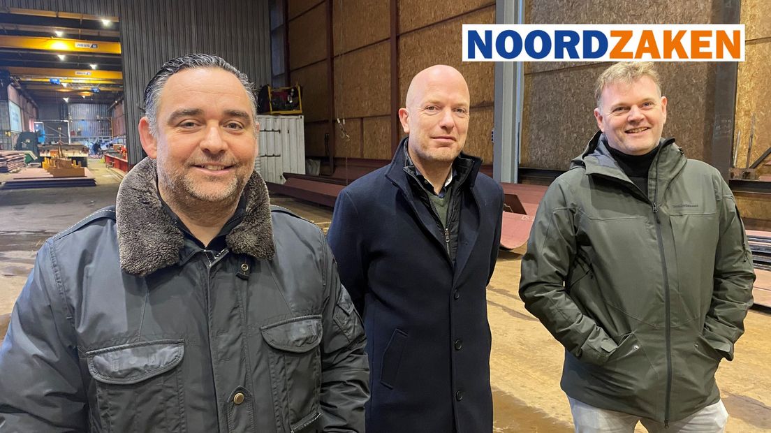 Bauke Adema, Ronald Dalebout en Mark Prins in de hal van Pattje Shipyards