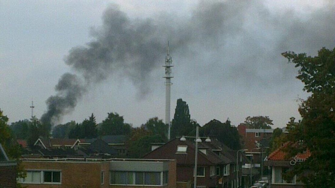 Rookpluim gezien vanuit gemeentehuis