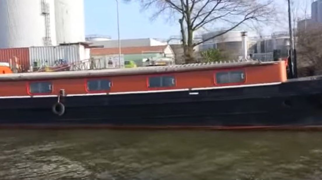 De verplaatsing van woonboten van de Oostkanaaldijk in Nijmegen naar Cuijk is van de baan. De woonbootbewoners krijgen nu een financiële vergoeding aangeboden als zij vertrekken. Gaan ze niet akkoord, dan zet de gemeente ze uit hun woonboot.
