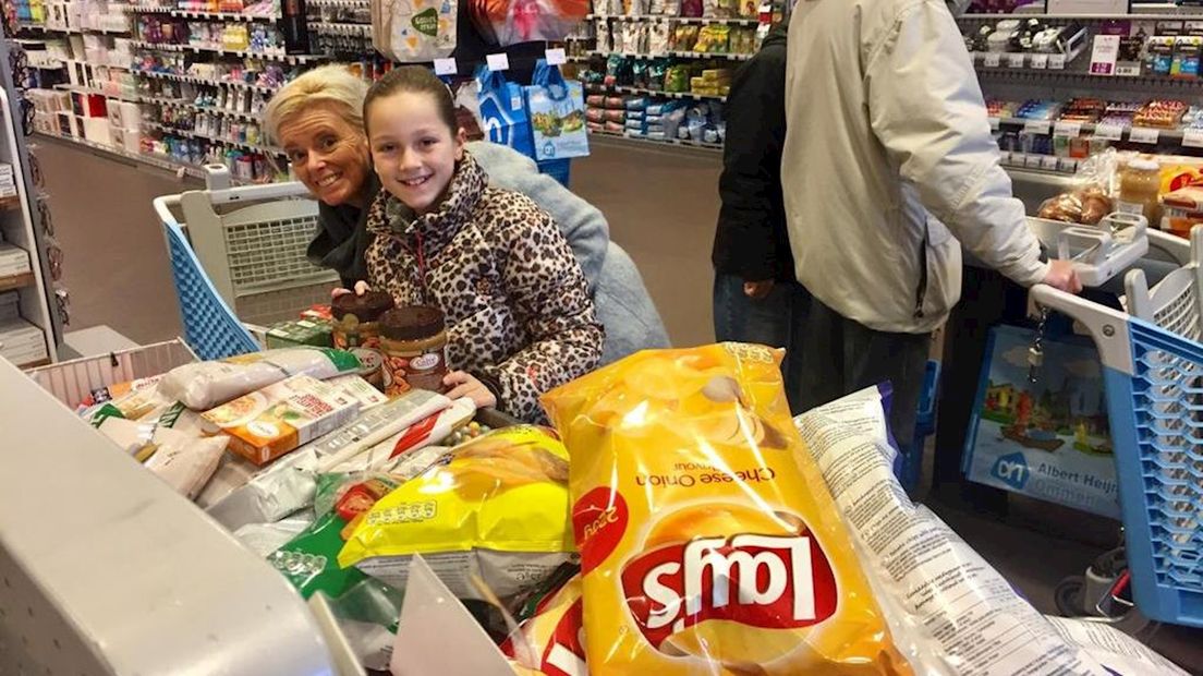 Naomi & Esther aan het shoppen