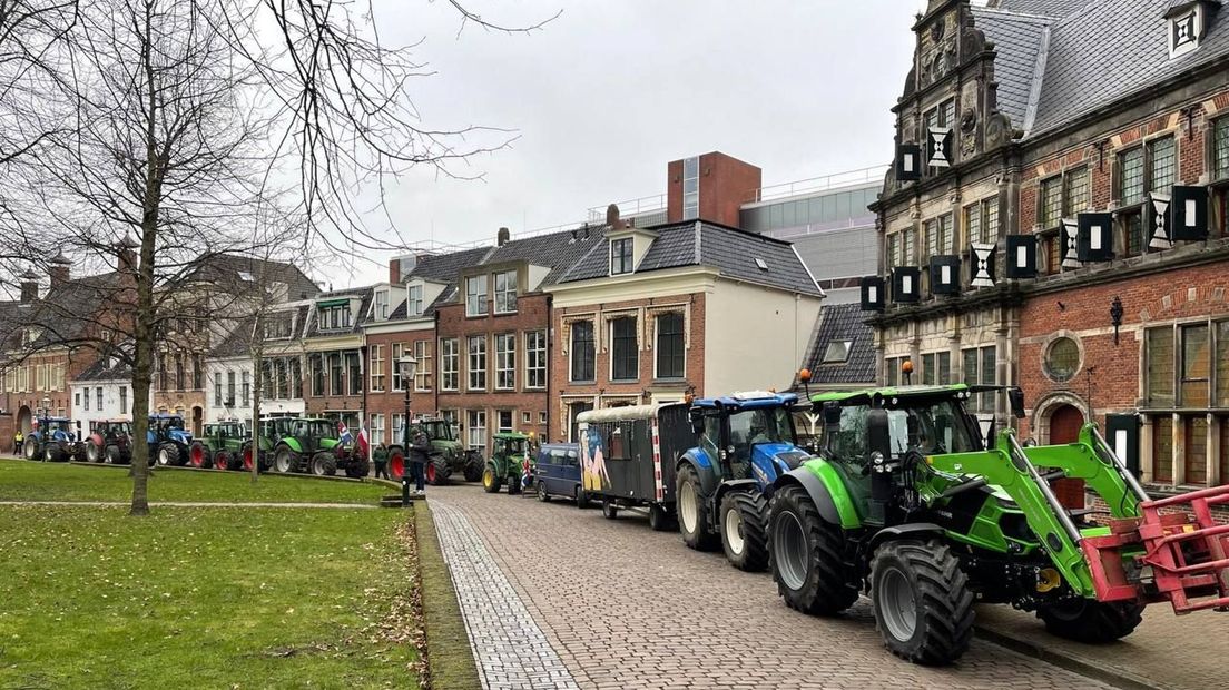 Live: Procession of protesting farmers has arrived at Provinciehuis in Stad