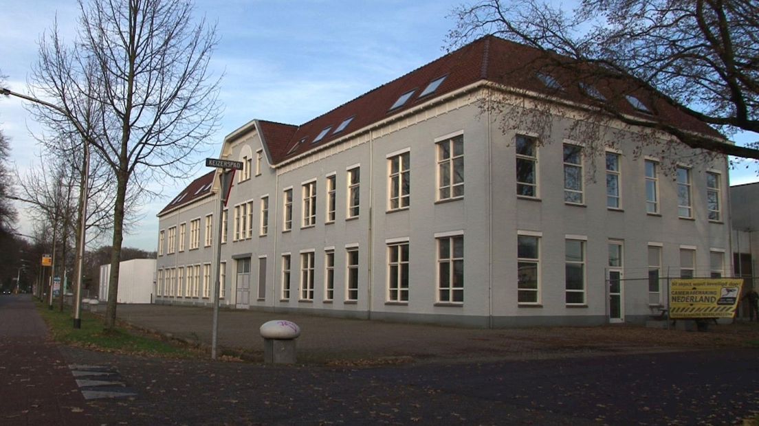 Voorzijde van de voormalige Auping-fabriek in Deventer