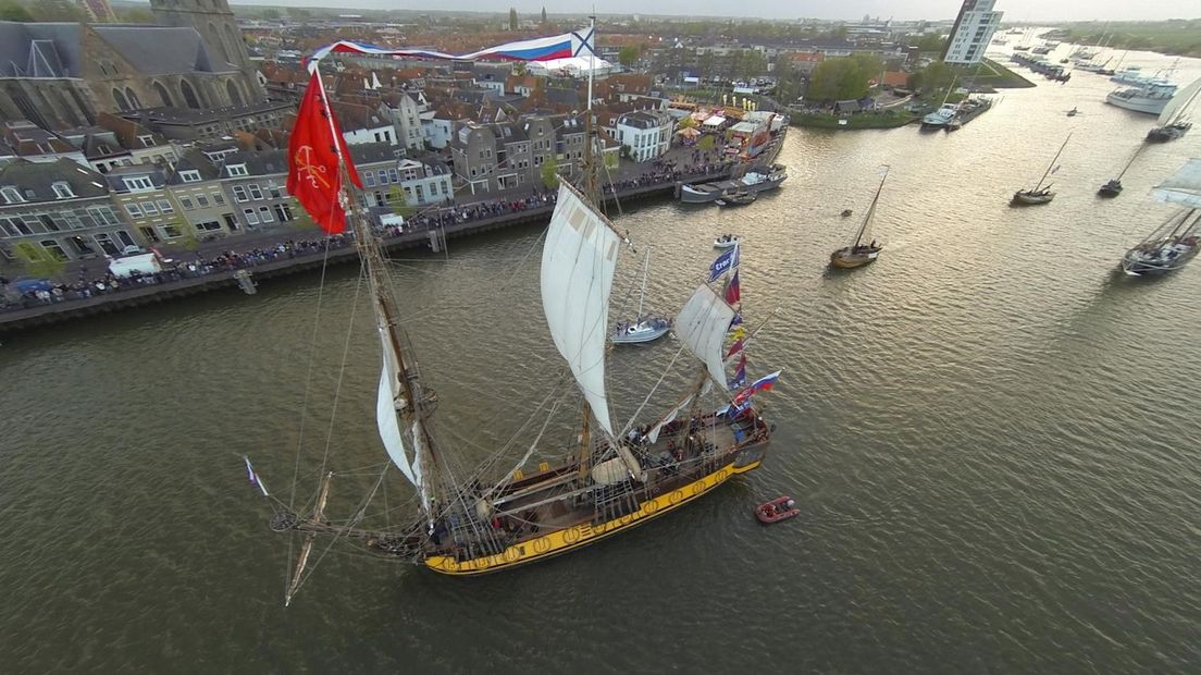 Luchtfoto maritiem evenement Sail Kampen 2014