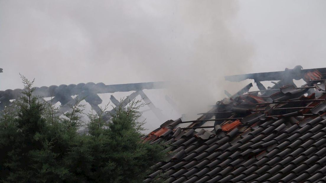 Huis in Denekamp grotendeels verwoest door uitslaande brand
