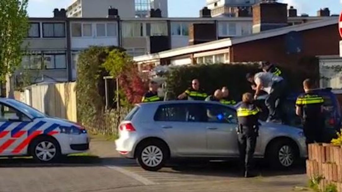 De 49-jarige verdachte uit Arnhem die in mei na een wilde achtervolging bij winkelcentrum Presikhaaf in Arnhem werd aangehouden, moet als het aan Justitie ligt 16 maanden de cel in. De man wordt onder meer verdacht van twee keer poging tot zware mishandeling.