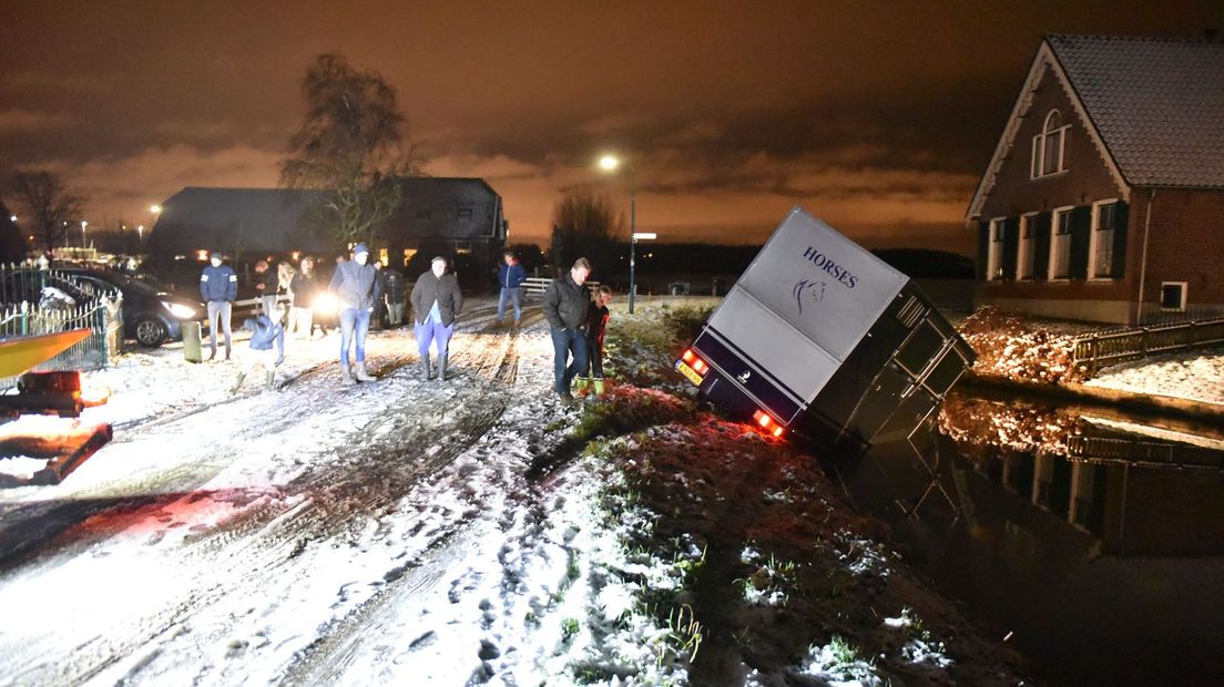 Paardenwagen van de weg