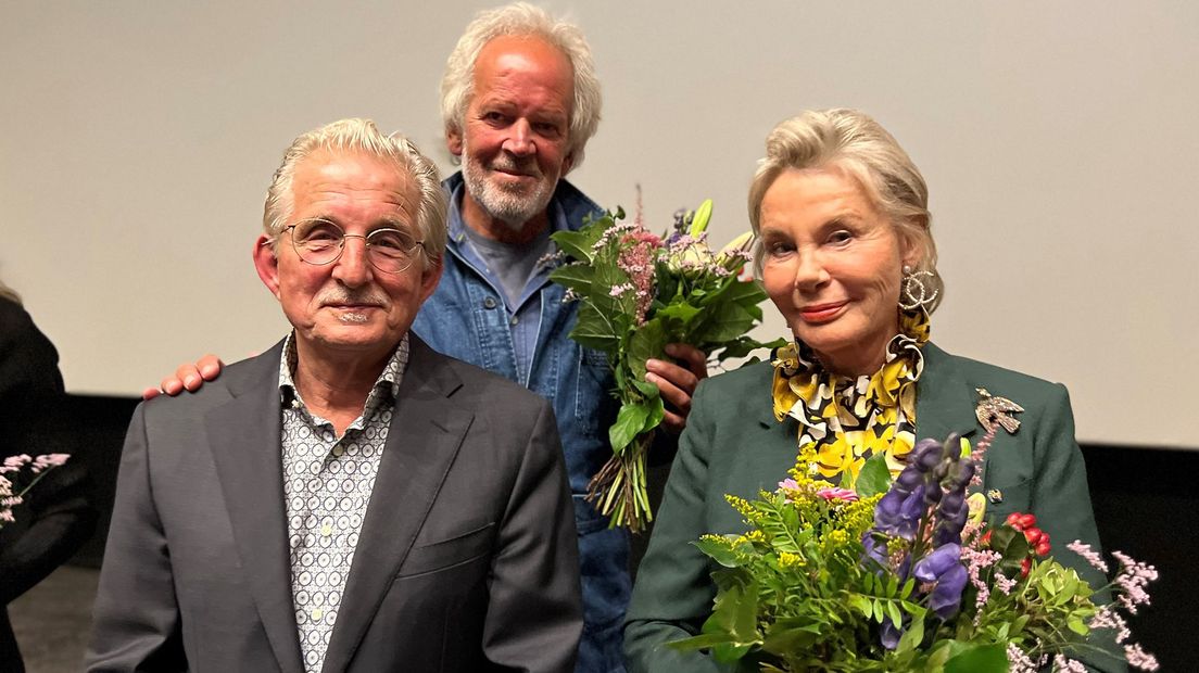 Frans Bromet (l.), Kees Koudstaal en Maya Meijer-Bergmans na de première van Het Nieuwe Soestdijk, Bromets documentaire over Paleis Soestdijk.