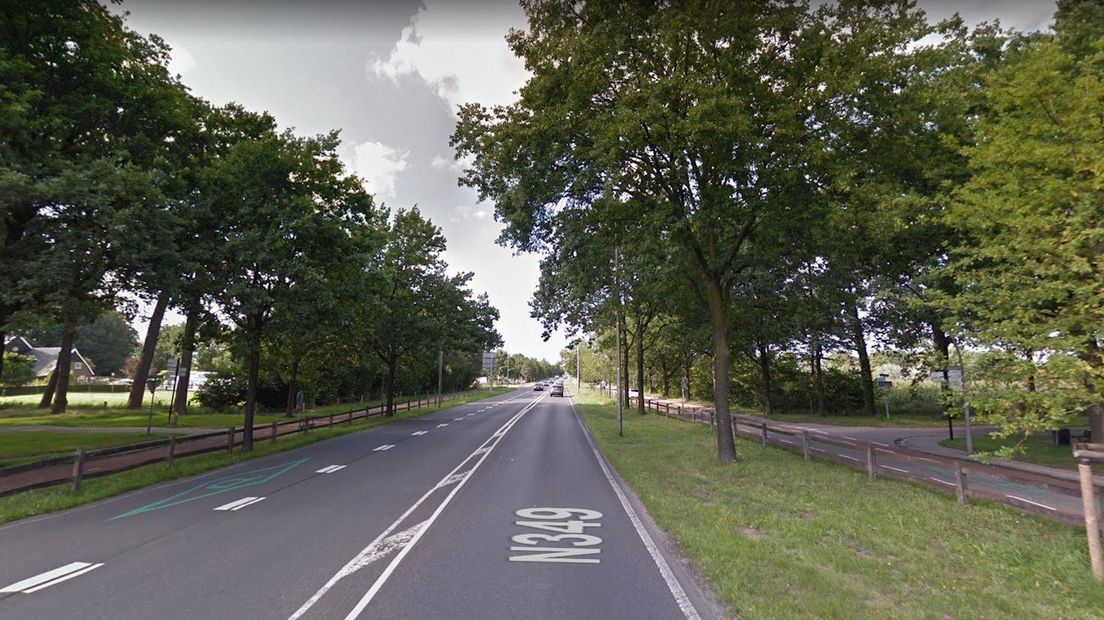 De Van Rechteren Limpurgsingel is vanmiddag vanwege de rouwstoet meerdere keren afgesloten