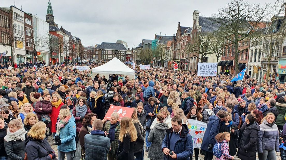 Vijfduizend leraren lopen mee met de stille mars in Stad